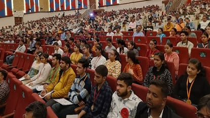 LG said - education is one who does not get entangled syllabus, teach students ask questions