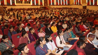 LG said - education is one who does not get entangled syllabus, teach students ask questions