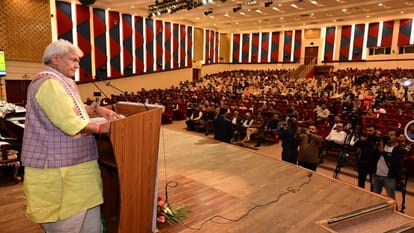 LG said - education is one who does not get entangled syllabus, teach students ask questions