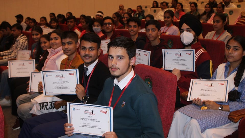 Amar Ujala Award Ceremony: Students adored on getting medals and certificates in Jammu