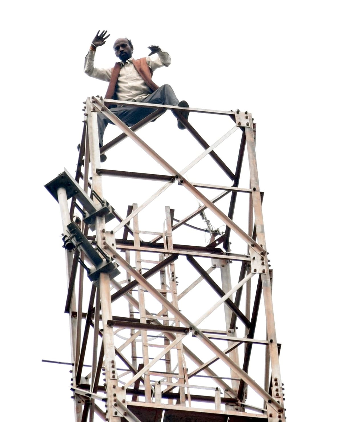 Drunken youth came down from the tower with two thousand rupees from Kotwal