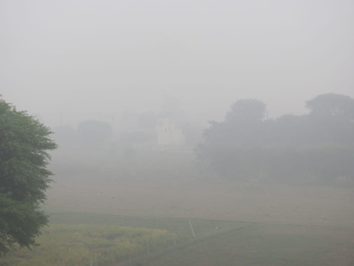 Smog engulfs amid bad weather, minimum temperature reaches 15 degrees