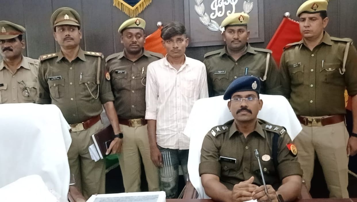 Police arrest one with many illegal arms and equipments