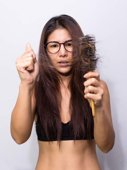 घरेलू उपायों से रोकें झड़ते बाल