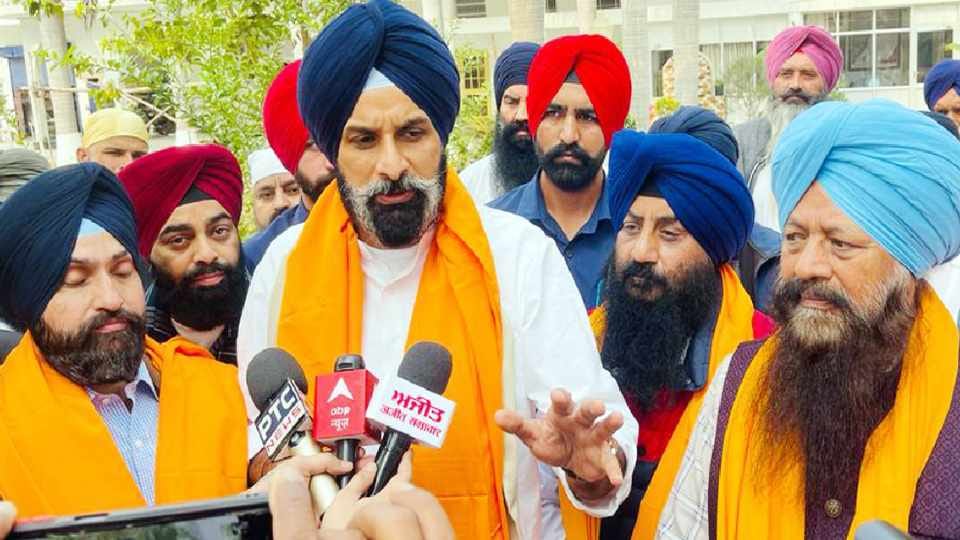 Bikram Majithia said Haryana CM was appealing to vote in favor of Bibi Jagir Kaur