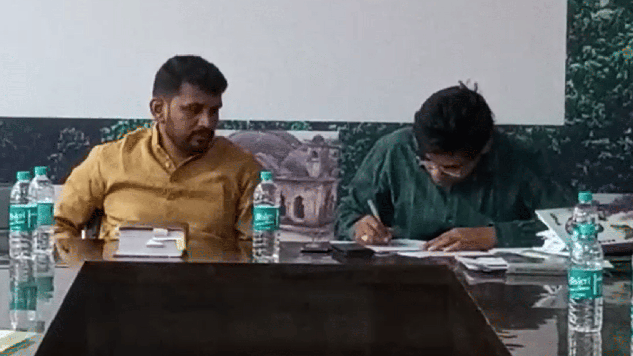 MP News: Murder Accused Janpad president got parole for four hours to attend the meeting