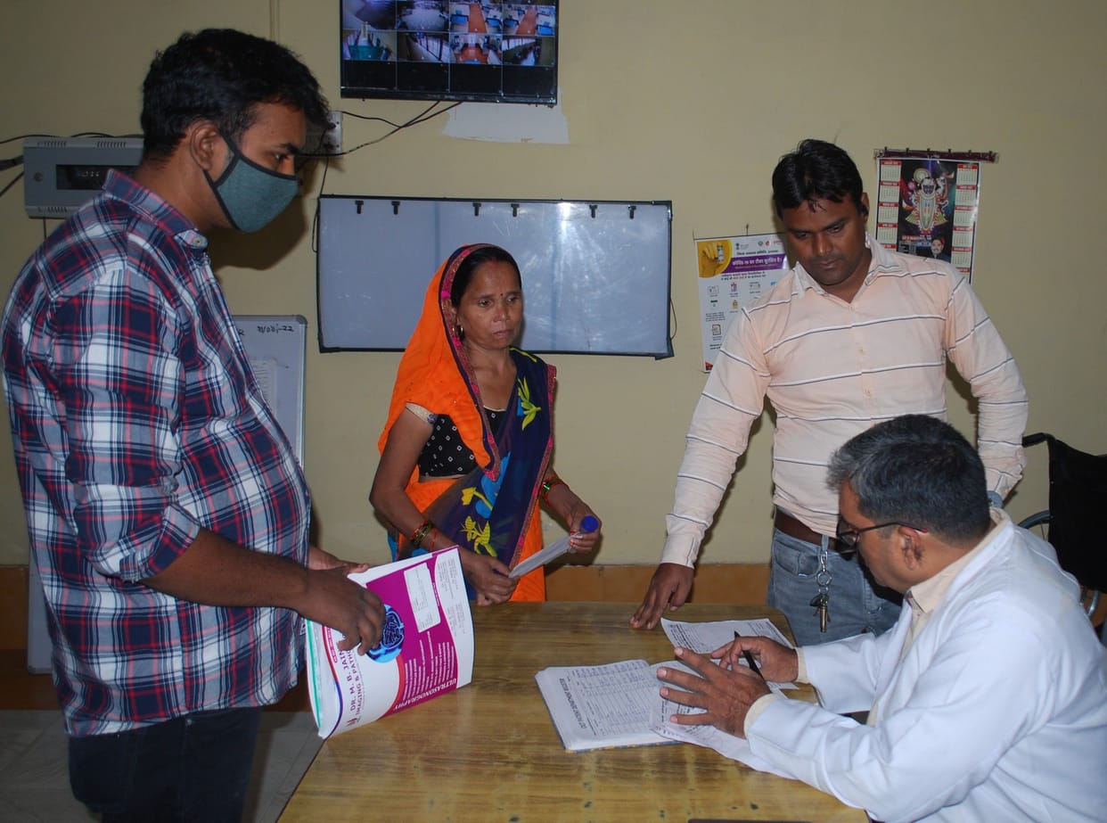 Hathras: Relief to patients due to the start of OPD of MDTB Hospital