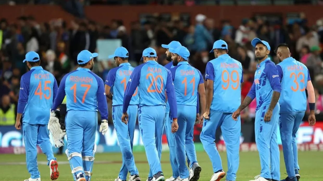 Indian Coach Rahul Dravid refuses to say india's performance a debacle in T20 WC semifinal against england