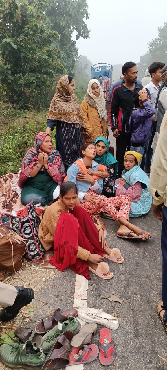 Pickup going to Kaliyar Sharif overturns, six injured