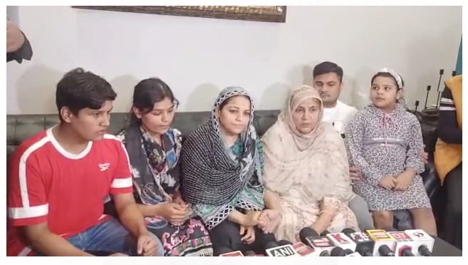 Press conference of MLA Irfan Solanki wife in Kanpur
