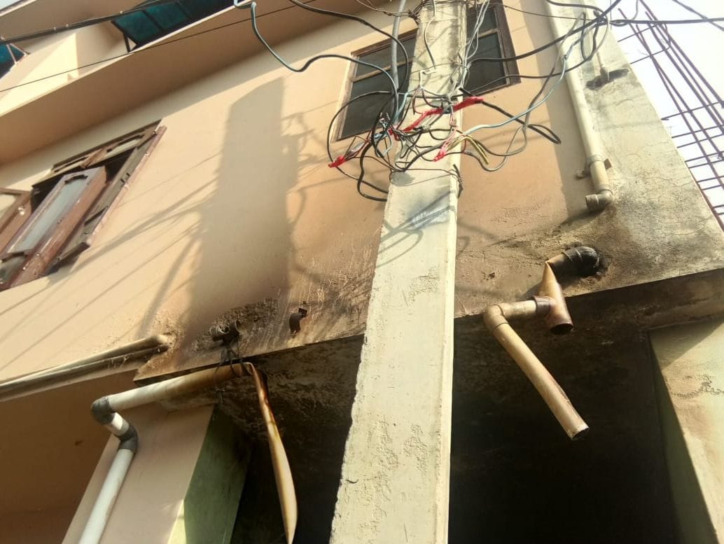 Fire broke out in wires due to increase in electric voltage, electrical equipment of five houses burnt
