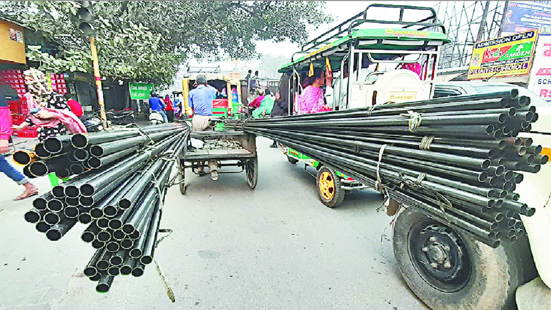 Meerut News: Police took action against 3186 people for breaking rules, fined two lakh