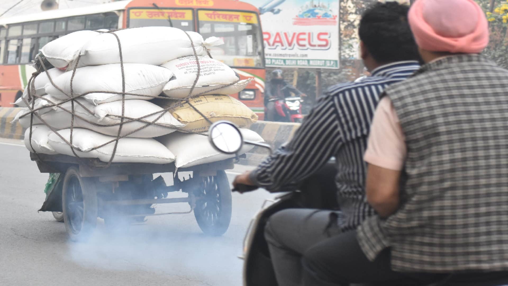 Meerut News: Police took action against 3186 people for breaking rules, fined two lakh