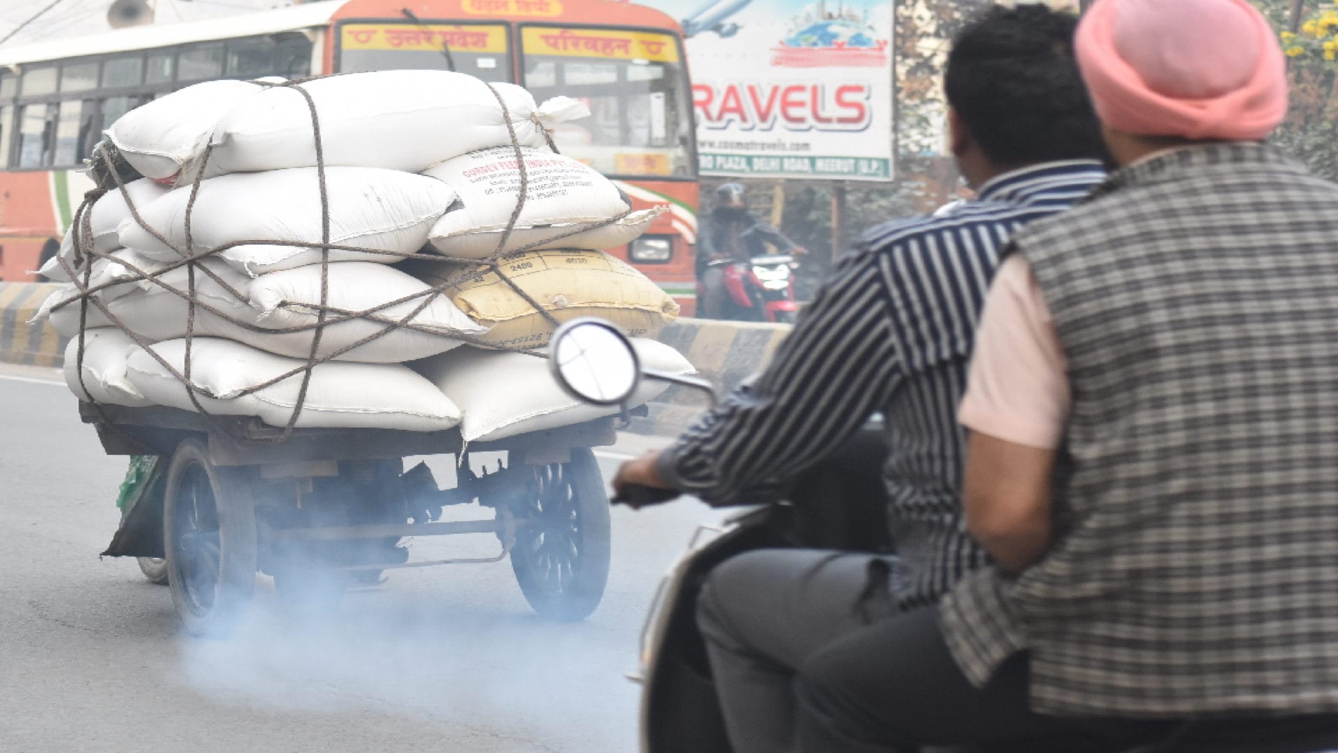 Meerut News: Police took action against 3186 people for breaking rules, fined two lakh