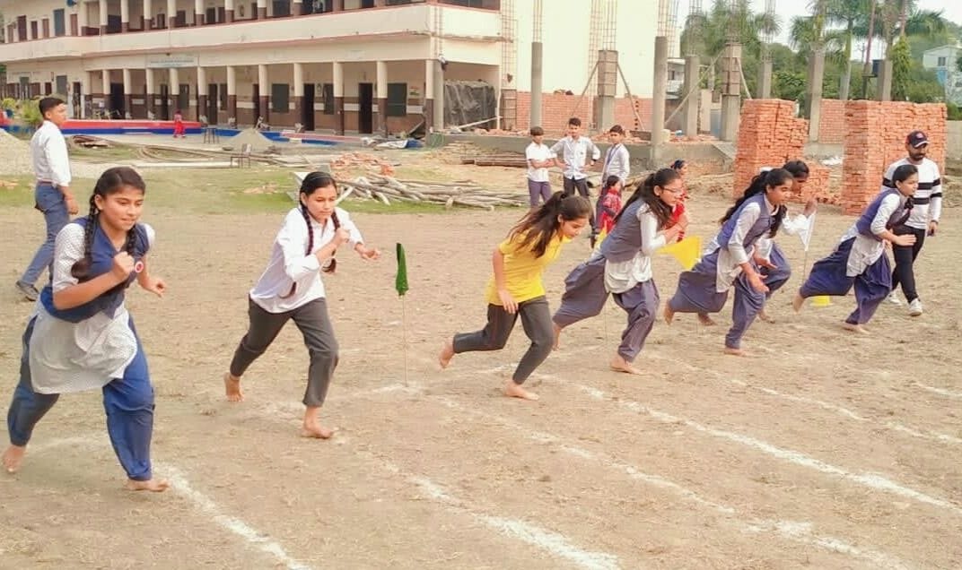 Ekta and Uzaif were first in 200 meters race