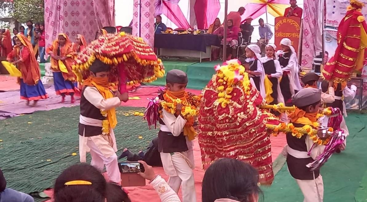 Children took out the tableau of Mother Nanda Rajat