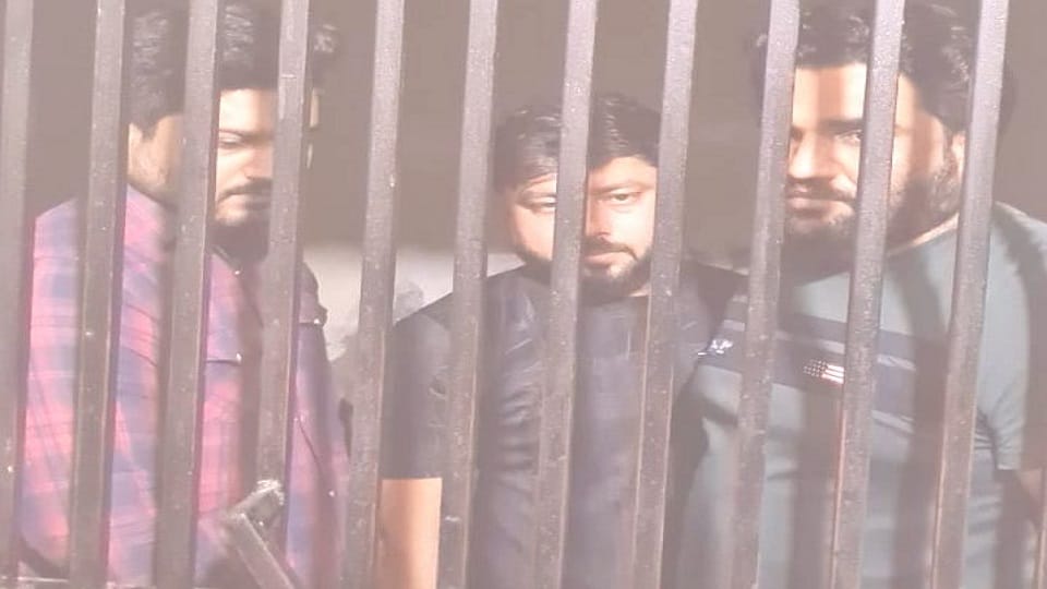 Restaurant employee beaten up by three people for not providing chicken curry in Greater Noida police arrested