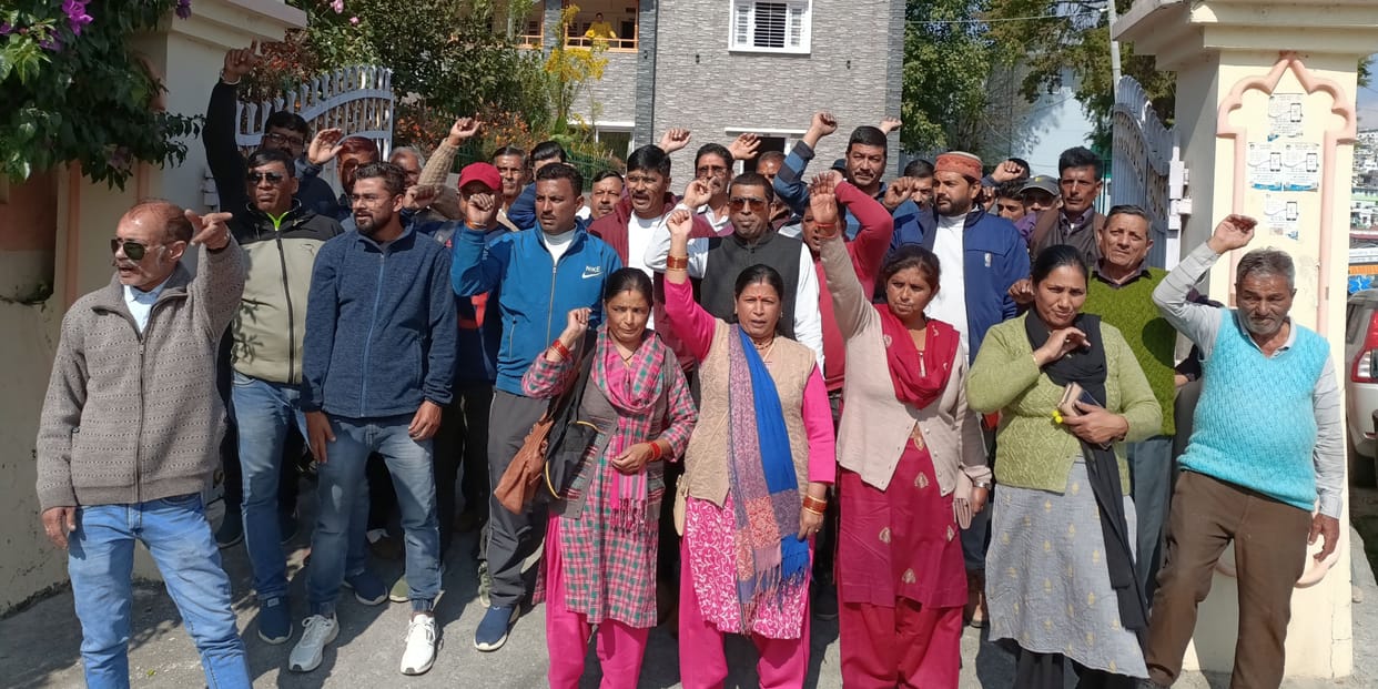 Ration vendors demonstrated against the District Supply Department