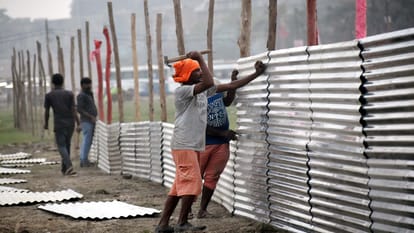 Beginning to set up a city of tents on the sand of Sangam