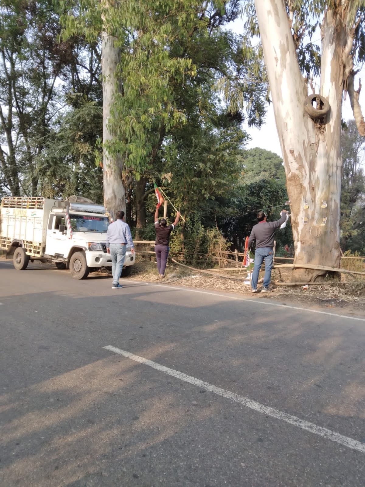 NHAI tore posters of political parties on the roadside near Rangas