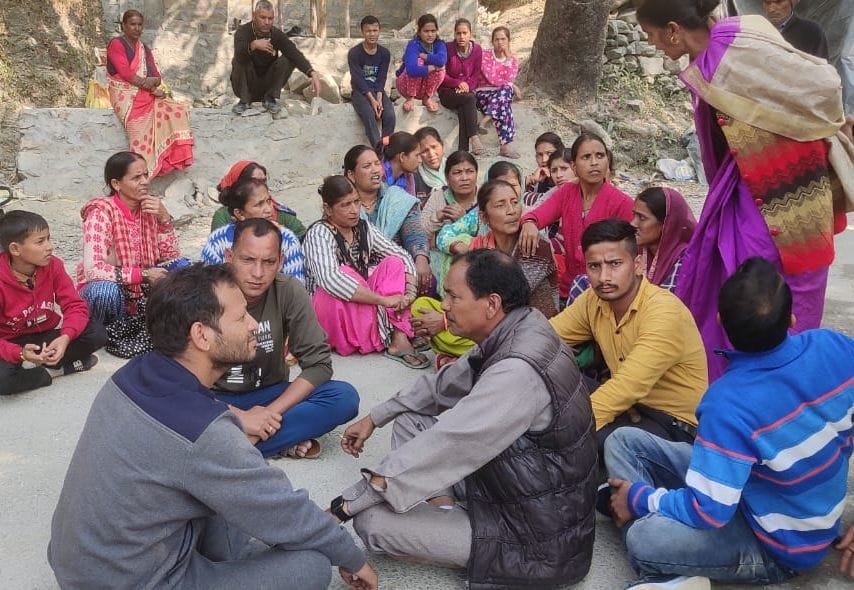 One Hour Road Jam as People Feared of Tiger
