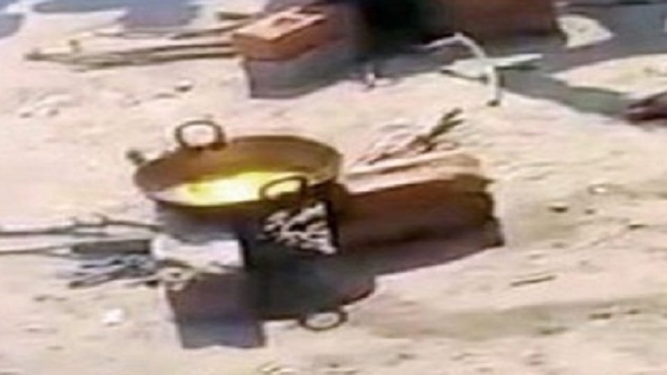 Boiling oil spilled on a three-year-old in Delhi Welcome area