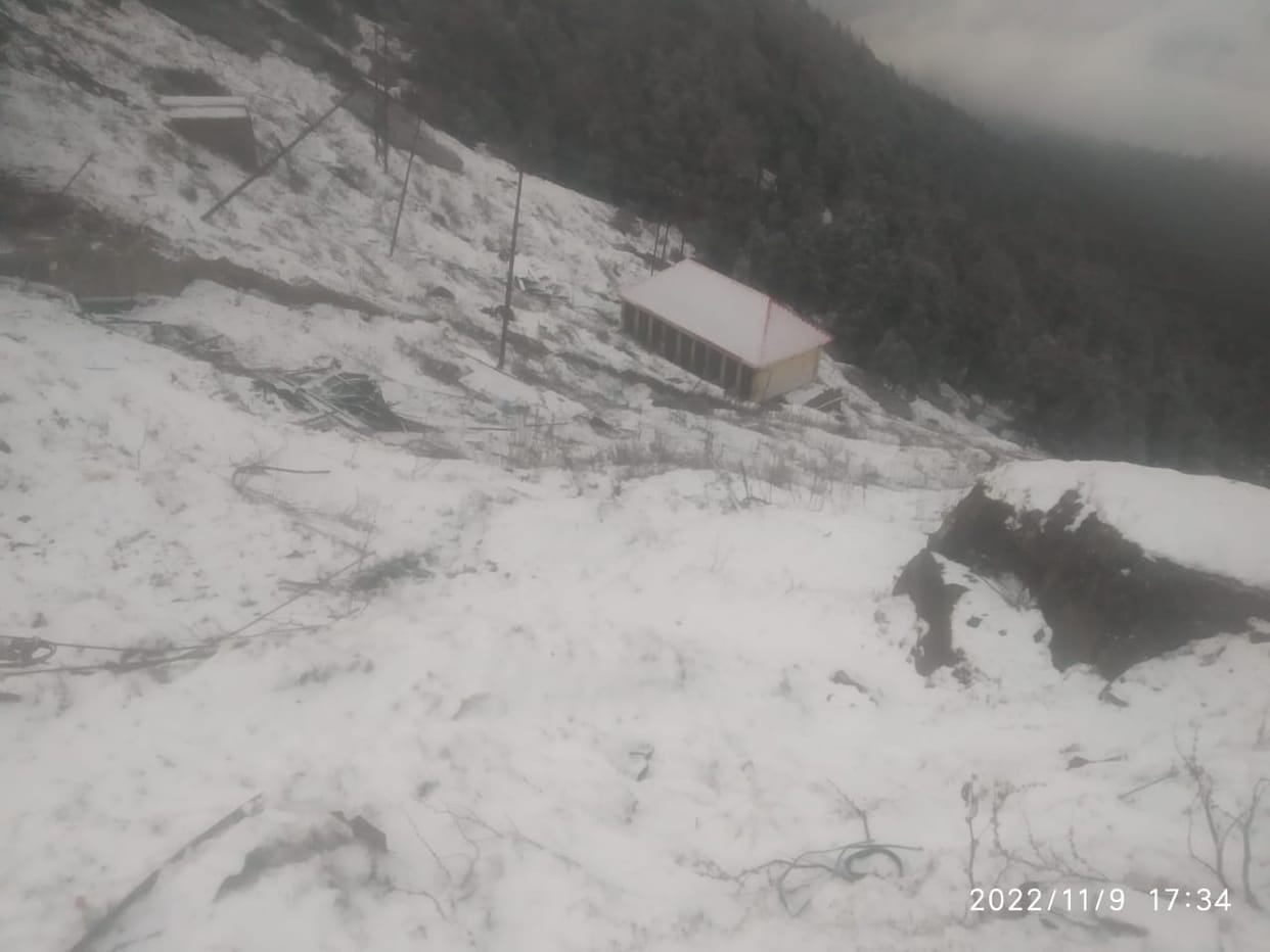 sirmaur news fresh snow fall in chuddhar sirmaur on wednesday