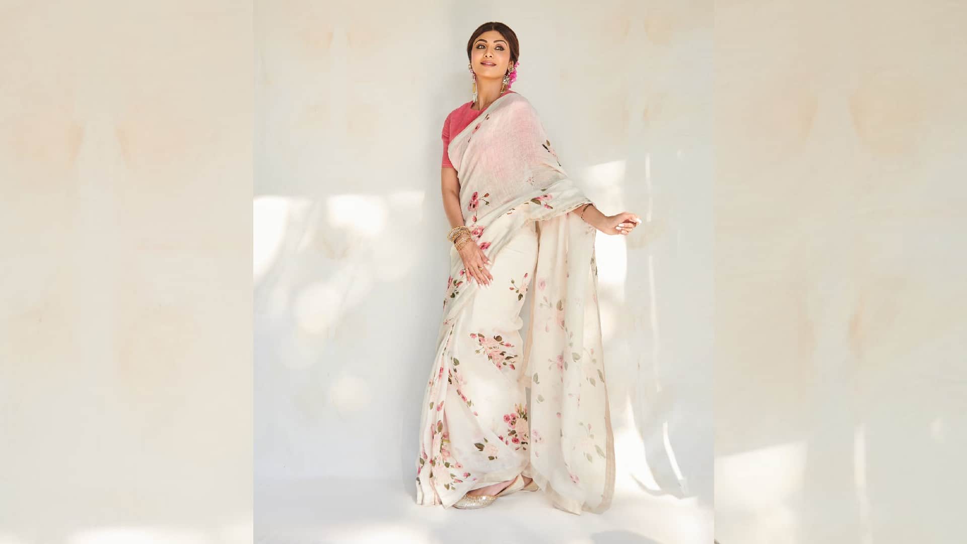 shilpa shetty white floral saree with gajra in hair look gorgeous
