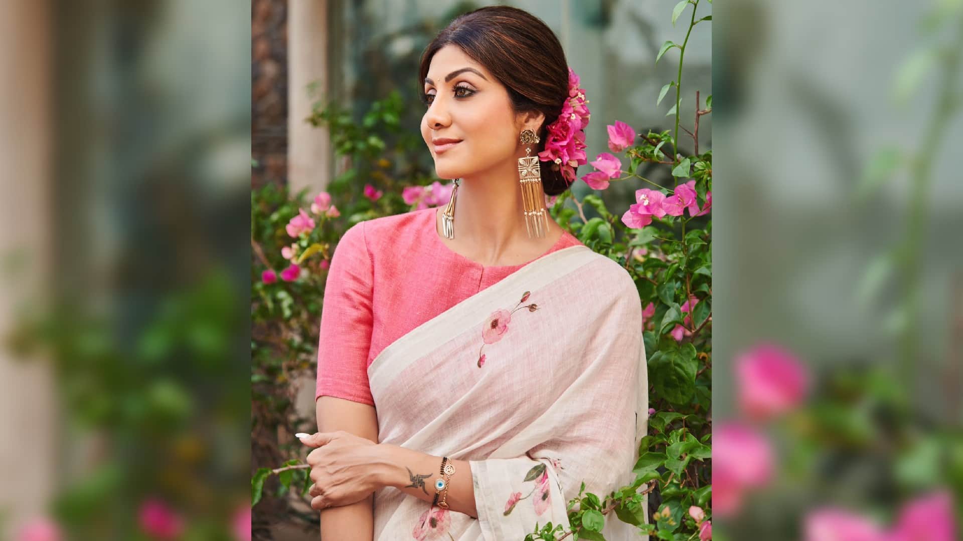 shilpa shetty white floral saree with gajra in hair look gorgeous