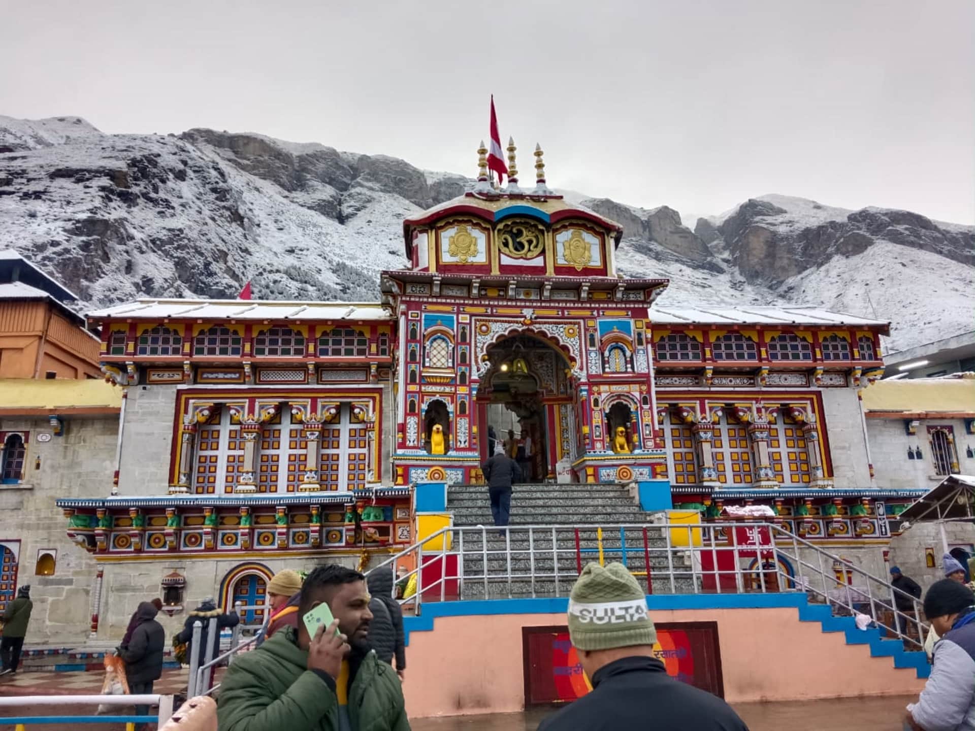 Snowfall in Uttarakhand Badrinath Dham Yamunotri fog shadow Weather See photos Read more updates in hindi