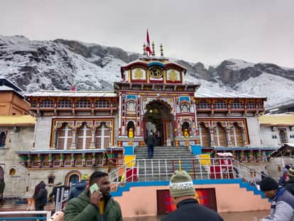 बदरीनाथ में बर्फबारी