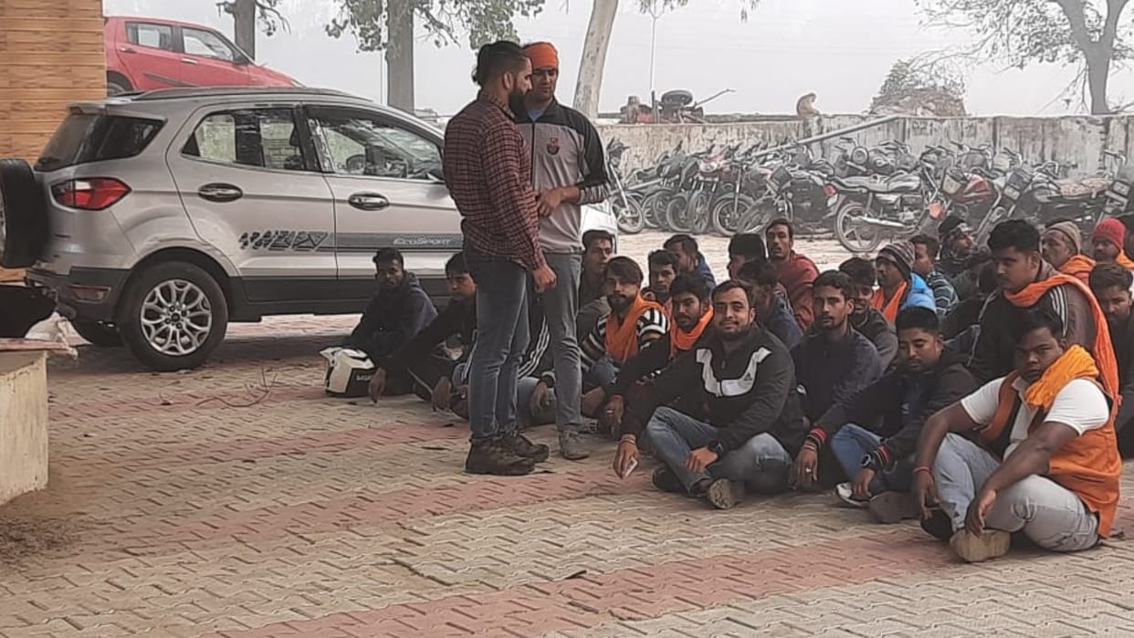 Meerut: Bajrang Dal activists create ruckus in Bhavanpur police station after finding animal remains