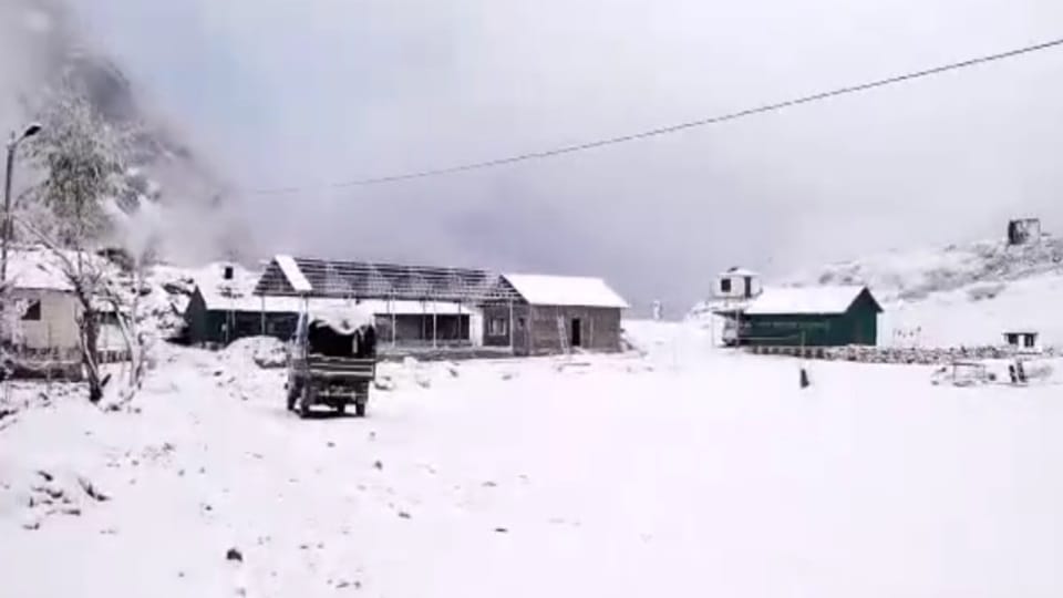 Uttarakhand Weather: Heavy Snowfall in Higher Himalayan range darma and vyas valley photo