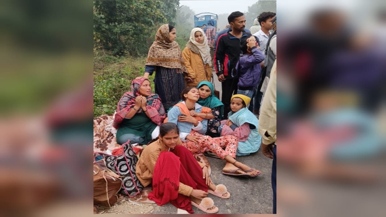 Muzaffarnagar: Six injured after vehicle overturned on Ganganahar track, admitted to hospital