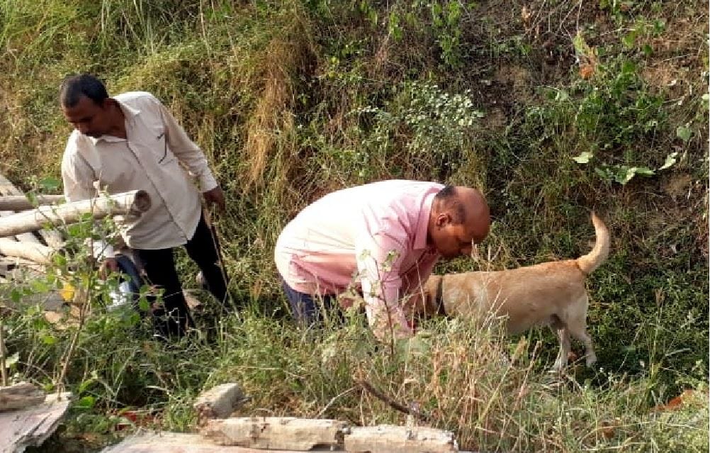 Attack on Khaki in Varanasi  police detained three people in firing on daroga