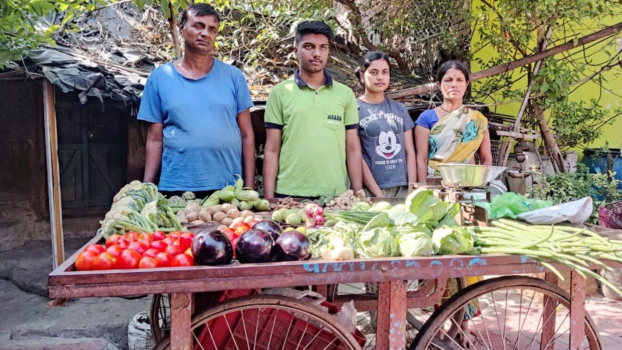 Slum Dweller Son of Vegetable Vendor Will become engineer, Bagged Chemical Branch in Surat NIT