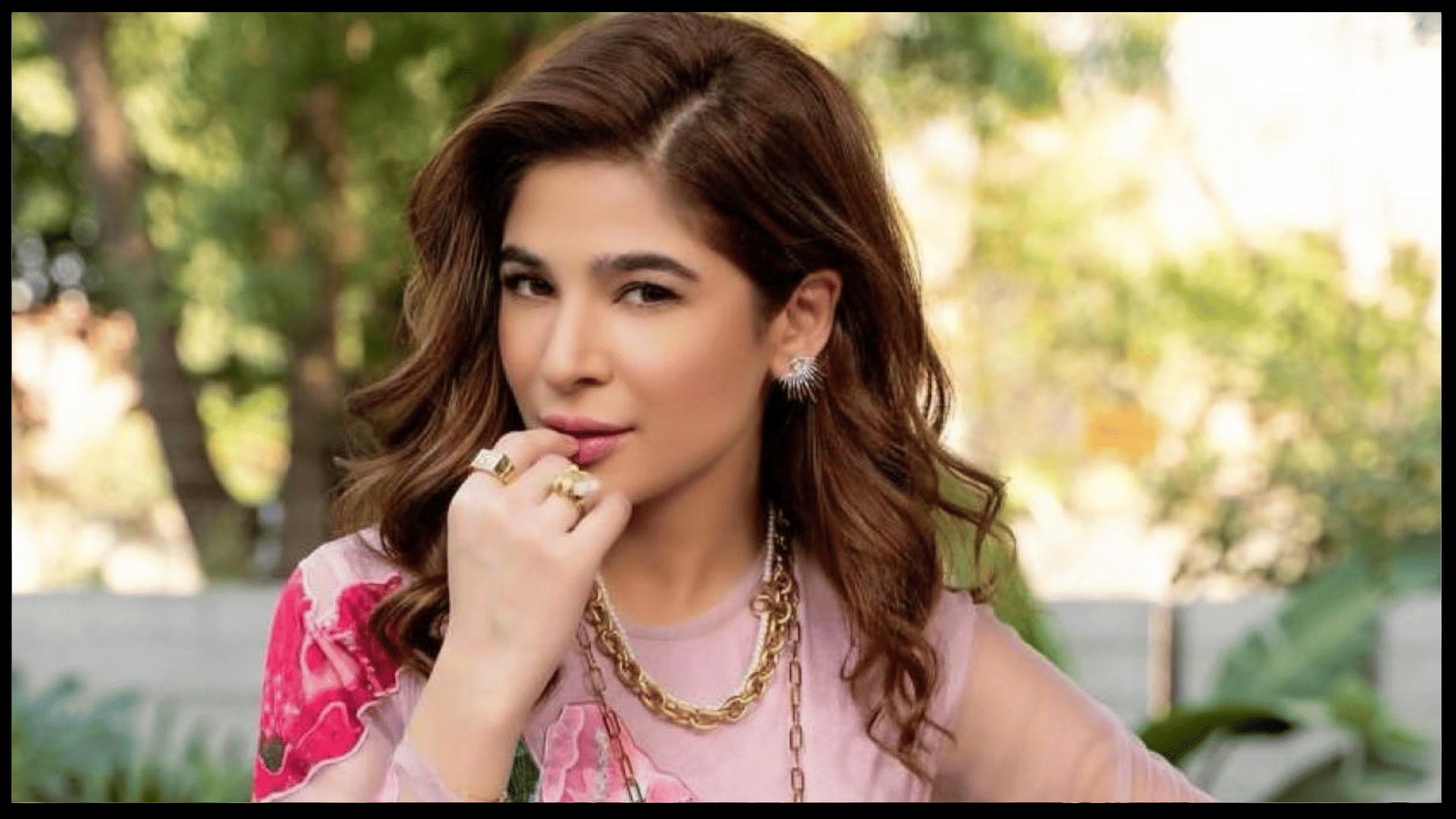 Who is Ayesha Omar Pakistani actress Sania Mirza Shoaib Malik divorce bold photoshoot