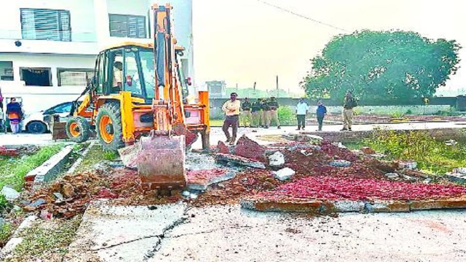 ADA Bulldozer Run On Unauthorized SAHARADA CITY Colony AND Sealed Illegal Construction