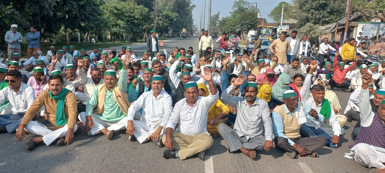 Farmers furious over problems, jammed in front of collectorate