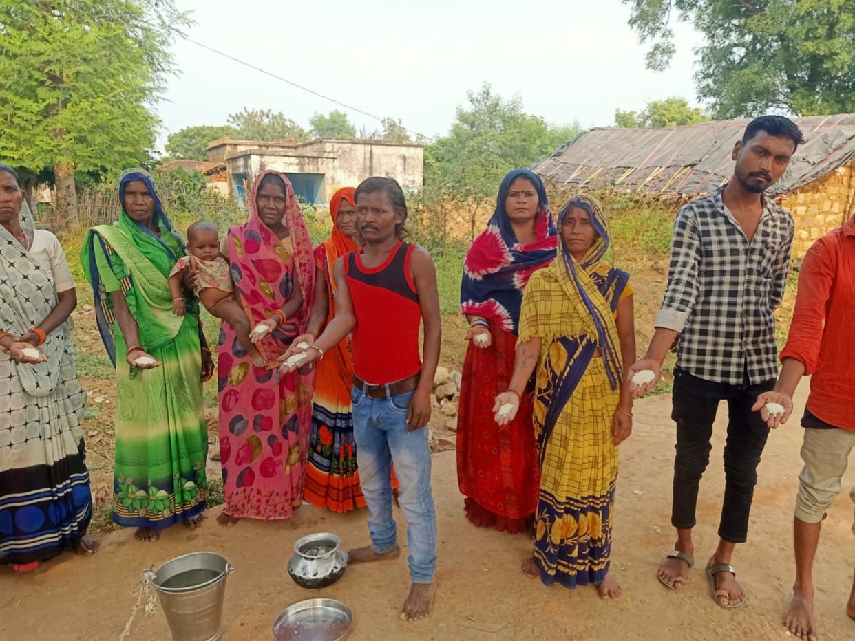 Chitrakoot: Villagers pressurized the Kotdar to return the rice