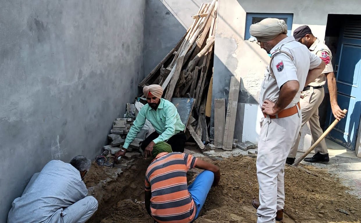 Dead body buried in the house after killing the husband after stopping him from the relationship