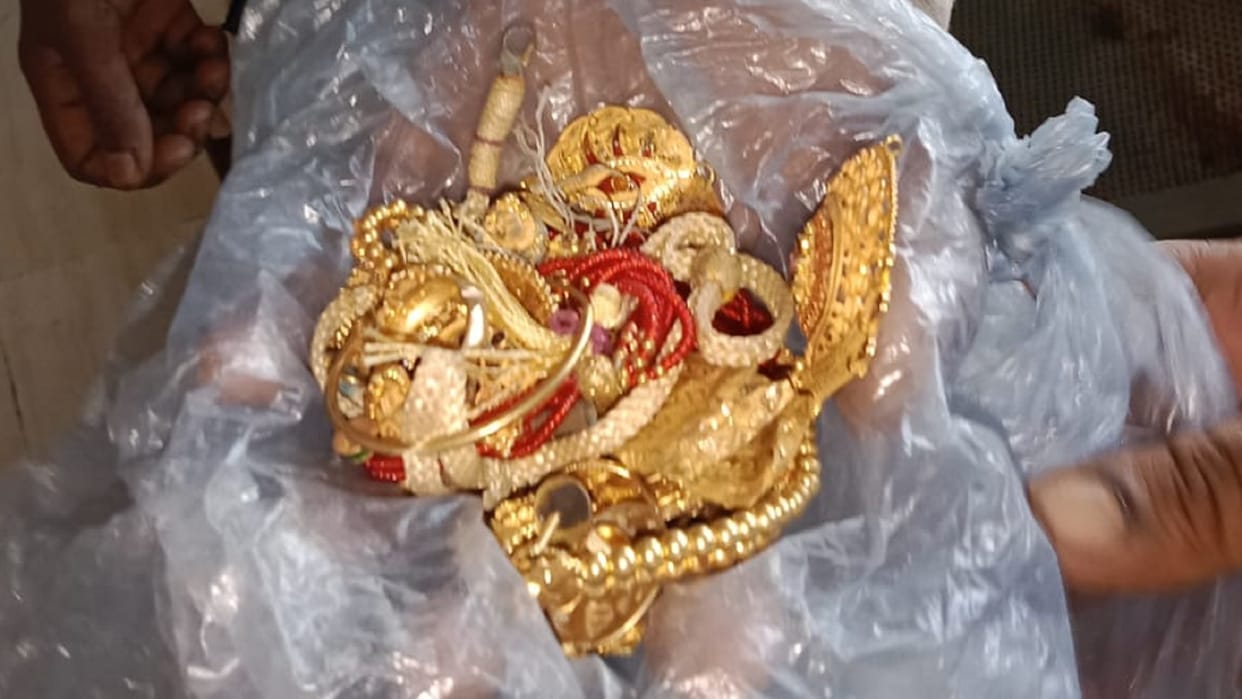 Ambikapur: Jewelery worth lakhs found from youth admitted to hospital after assault