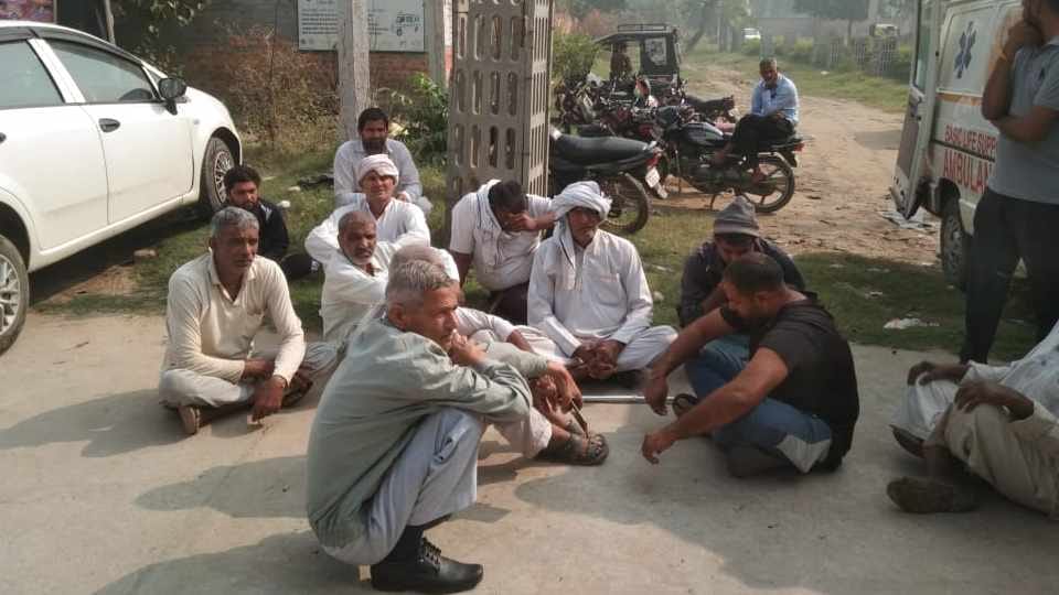 Employee of Pragati Company located in Yakubpur village of Jhajjar died after truck overturned on bike