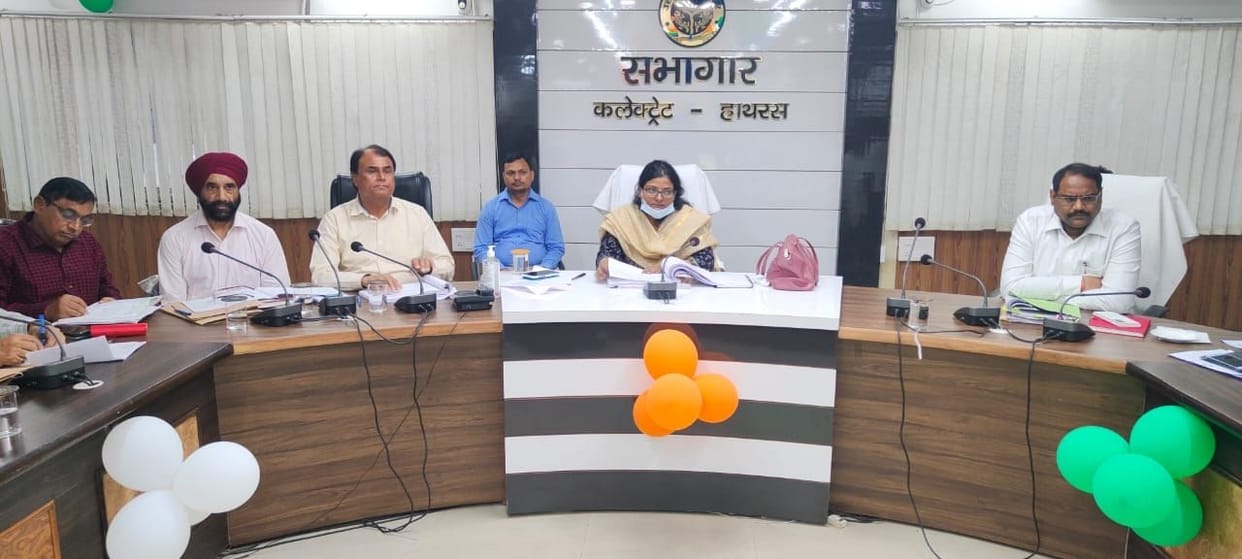 Hathras: Know why DM got angry about the problem of destitute cows