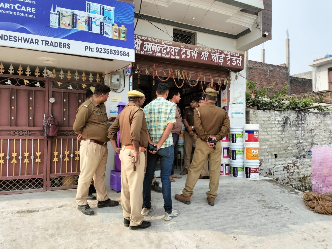 Case of theft in outpost in Kanpur, box found some distance away from outpost
