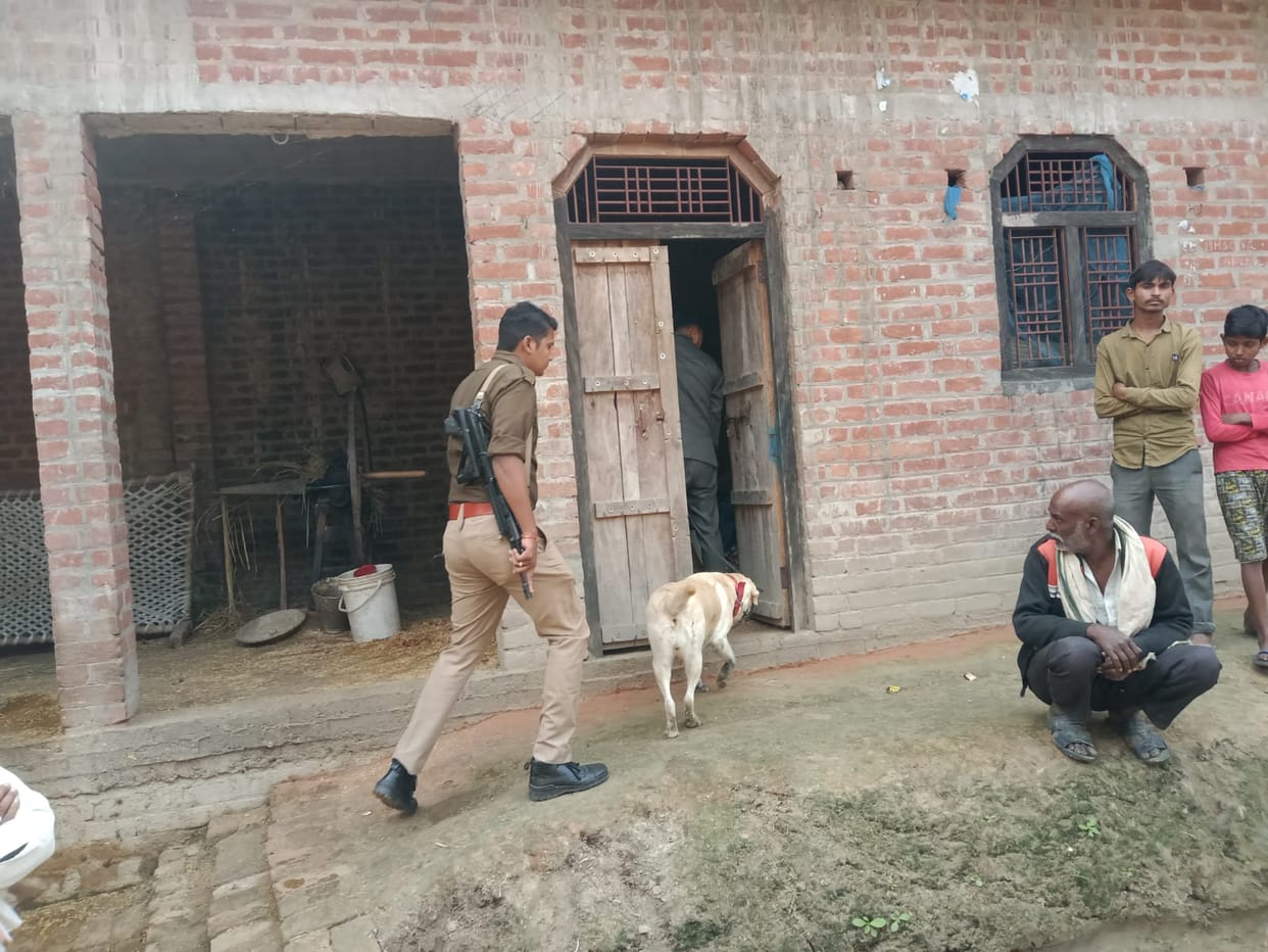 Goods worth lakhs crossed from home in Unnao, teenager also went missing