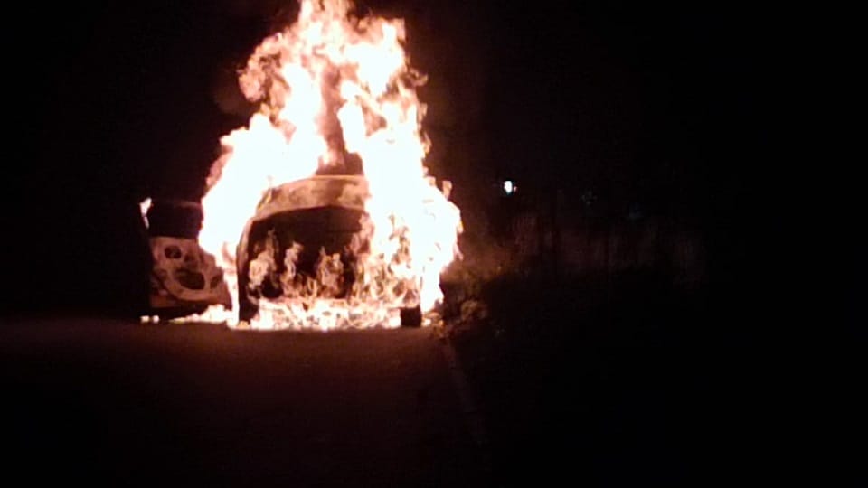 Fire in a car on Hardoi Road in Shahjahanpur