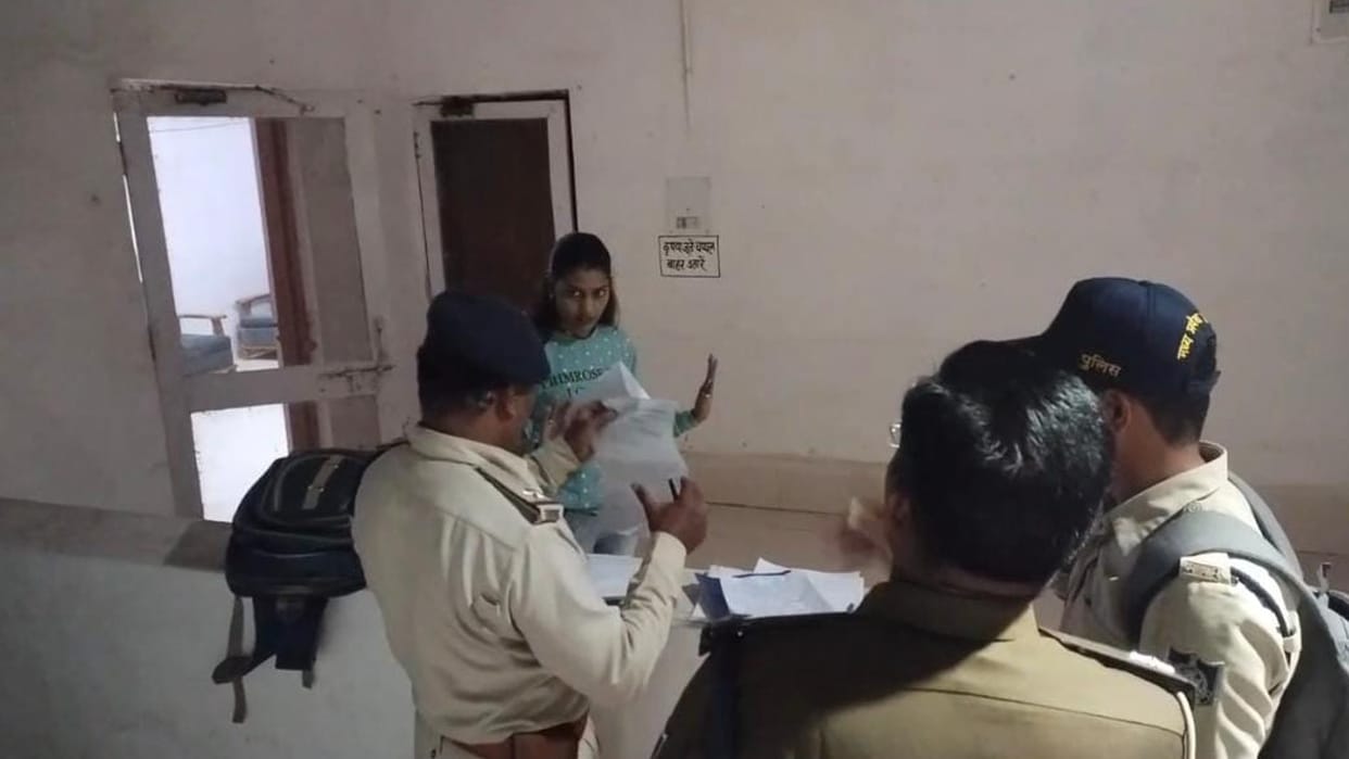 Bhopal Police arrived to arrest Katni CMHO Dr. Pradeep Mudiya, know what is the matter