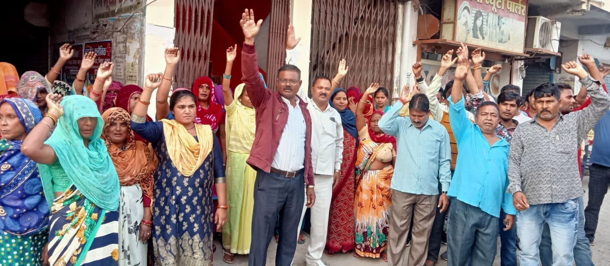 People protested against the politician.