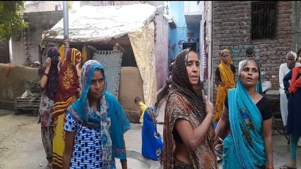 Villagers clashed with electricity department team allegations of indecency on employees in agra